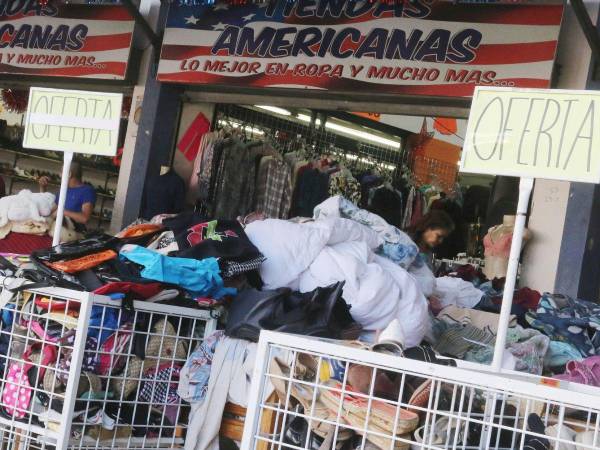 En las principales ciudades del país cada vez hay más tiendas y comercios que ofrecen ropa de segunda mano a módicos precios.