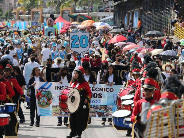 Los padres ya empezaron a criticar el nuevo nombre de las fiestas patrias celebradas el 15 de septiembre por parte de Edwin Hernández.