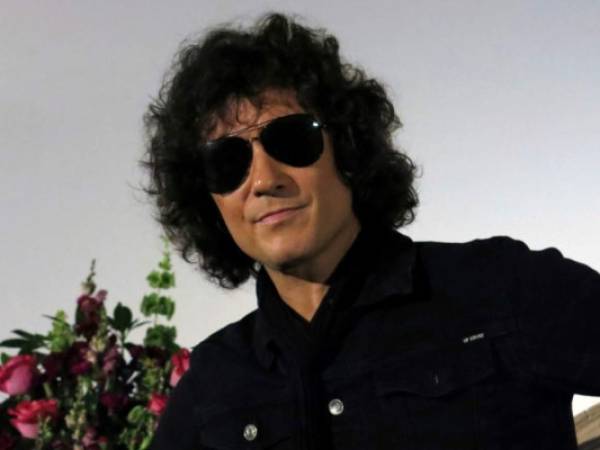 “Curso de levitación intensivo' es el nombre del nuevo álbum de Bunbury.