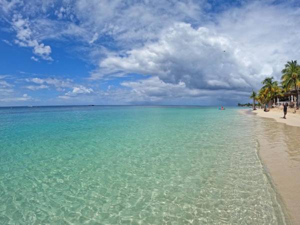 <i>Roatán ha sido seleccionado por miles de viajeros en el mundo como uno de los mejores destinos naturales del mundo.</i>