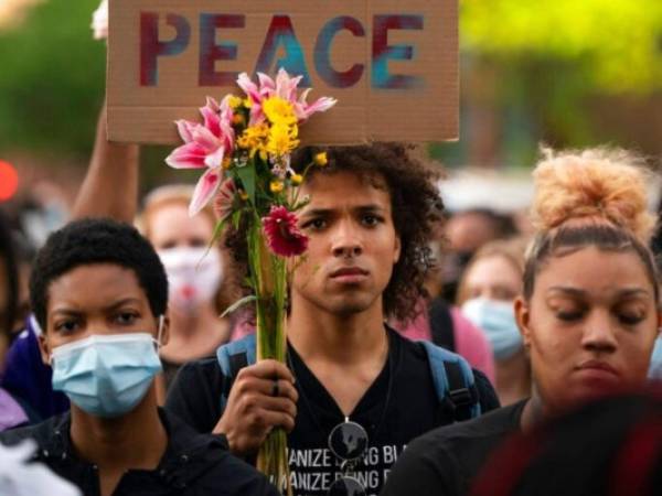 La comunidad negra e hispana ha sido una de las más afectadas en países como Estados Unidos. Foto: AP