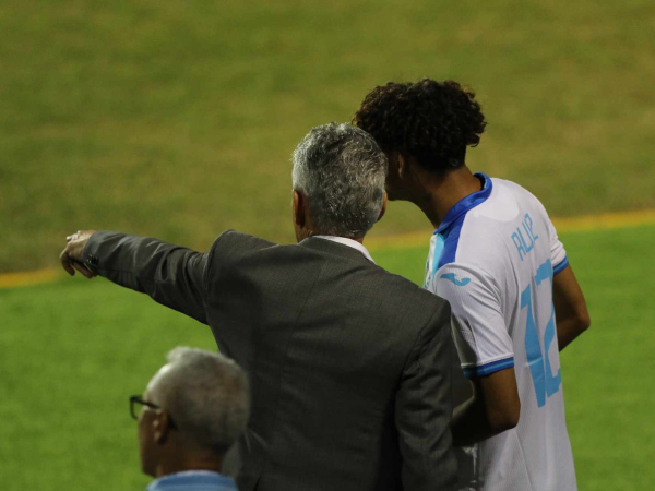 David Ruiz jugó sus primeros minutos con la camisa de la selección de Honduras.