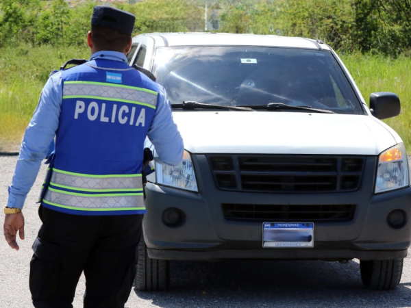 Los agentes policiales estarán realizando operativos para revisar que todos los ciudadanos están cumpliendo con tramitar sus permisos de conducción. Seguridad dispone de cuatro lugares para las licencias.