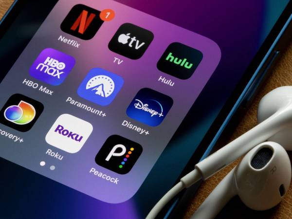 Netflix, HBO Max, Disney+ y Paramount+ son algunos de los servicios disponibles de streaming en Honduras.