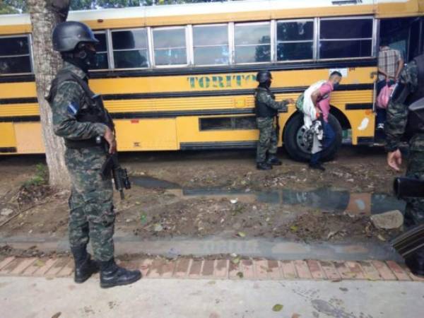 El traslado de los privados de libertad estuvo a cargo de las Fuerzas Armadas de Honduras, quienes administran el Instituto Nacional Penitenciario.