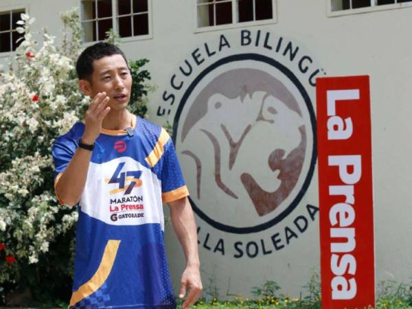 Shin Fujiyama se ha ganado el cariño de los catrachos por colaborar con la educación del país.