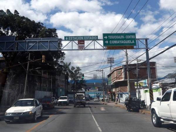 Son cinco puntos cercanos al estadio “Chelato” Uclés los que se habilitaron como parqueos.