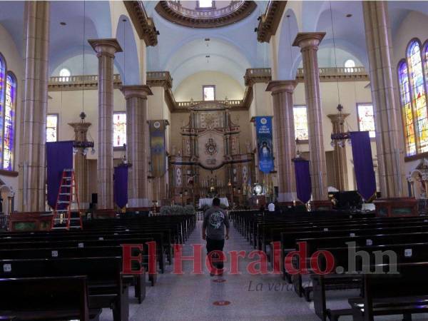 La primera misa del Miércoles de Ceniza es en la Basílica Nuestra Señora de Suyapa y se celebrará a las 6:00 de la mañana; dos horas más tarde, el cardenal Óscar Andrés Rodríguez, será quien oficiará la eucaristía. El uso de mascarilla y el distanciamiento social serán obligatorios.