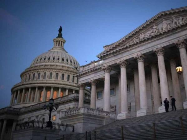 La iniciativa fue presentada por el presidente del comité de exteriores del Senado, el demócrata Bob Menéndez, junto a los senadores demócratas Tim Kaine y Ben Cardin, y los republicanos Bill Cassidy y Roger Wicker.