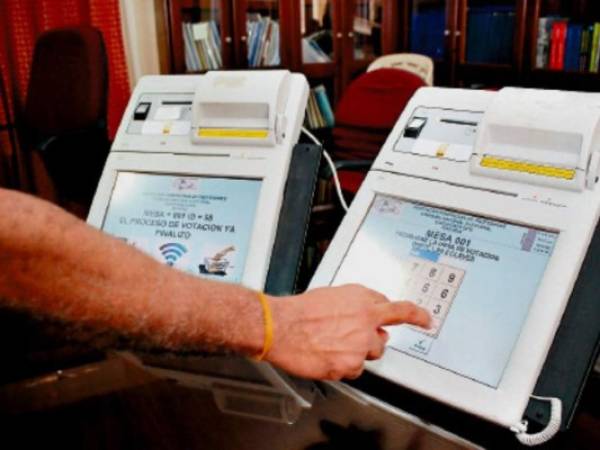 En República Dominicana el voto electrónico tuvo una falla técnica, según Augusto Aguilar, quien anduvo en representación del Consejo de Expertos Electorales.