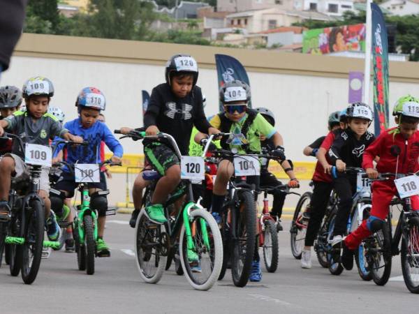 La siguiente categoría comenzó con los pequeños ciclistas ansiosos por mostrar su destreza en las ruedas. ¡A continuación las imágenes de los grandes campeones!