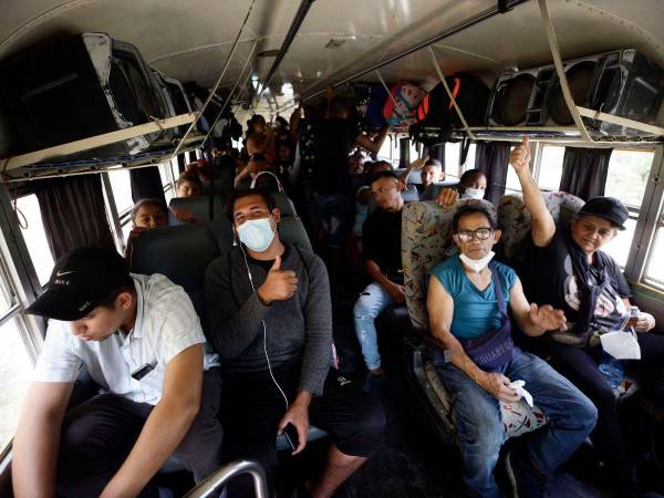 Los migrantes que ingresan por la frontera de Las Manos en Trojes, El Paraíso, pagan altos costos por el traslado hasta la frontera con Guatemala.