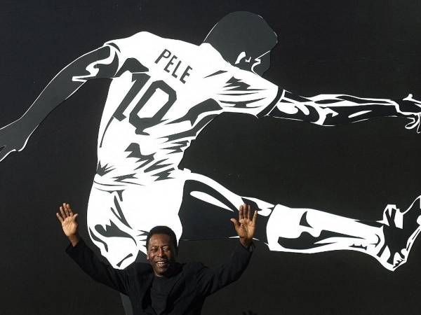 Pelé, leyenda del fútbol y único vencedor de tres Copas del Mundo, falleció el jueves a los 82 años.