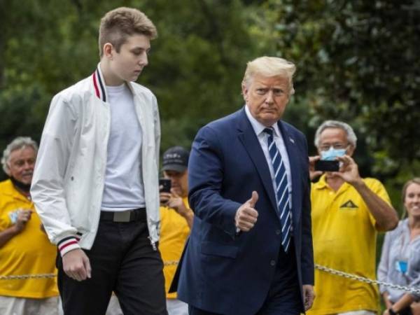 Barron Trump siempre ha permanecido ausente de los reflectores, especialmente durante la presidencia de su padre. FOTO: AP