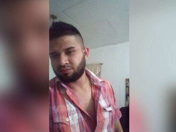 Darío Humberto Escalante Natarén, de 29 años de edad, fue asesinado la noche del sábado afuera de una discoteca en el sector Río de Piedras de San Pedro Sula, departamento de Cortés, zona norte de Honduras, cuando estaba intentando defender a su novia de unos acosadores.