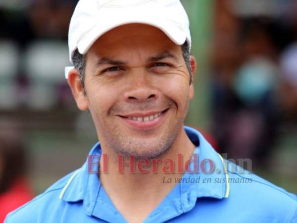 Wilson Gómez es un personaje reconocido de la televisión nacional, siempre ligado a los deportes. El comunicador social enseña fútbol y le cambia la vida a muchos niños de bajos recursos. Fotos: Aníbal Vásquez/ El Heraldo Honduras.