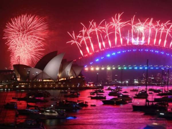 Cada inicio de año, el emblemático Harbour Bridge y la Opera House son el centro de atención en Sydney, primer lugar del mundo en recibir el 2020, por el espectáculo de fuegos artificiales. Fotos: AFP.