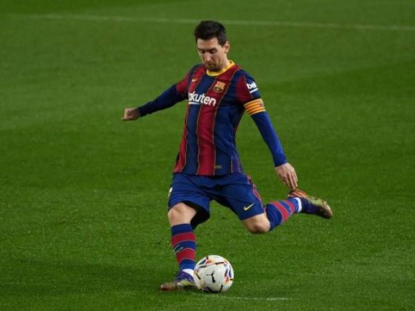 Messi nuevamente se vistió de héroe para salvar a su equipo de un nuevo mal resultado. Foto: AFP