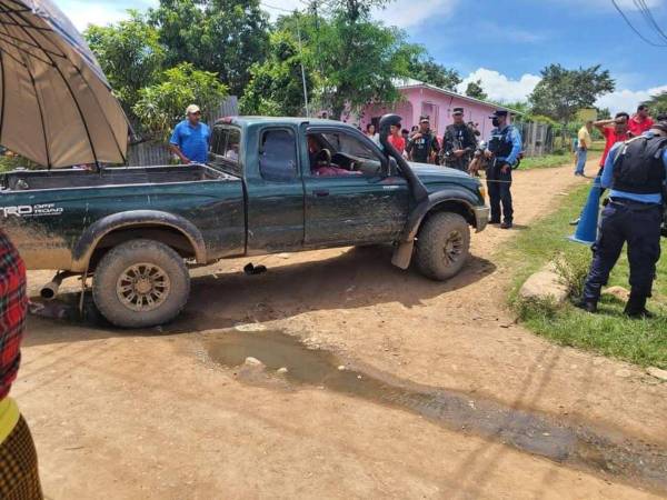 Ambos hombres se trasladaban a bordo de un vehículo tipo pick up color verde.