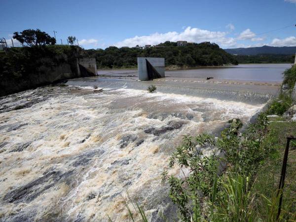 Las lluvias han permitido que las represas Los Laureles y La Concepción se mantengan al máximo de su capacidad, asegurando distribución de agua regular en la capital.