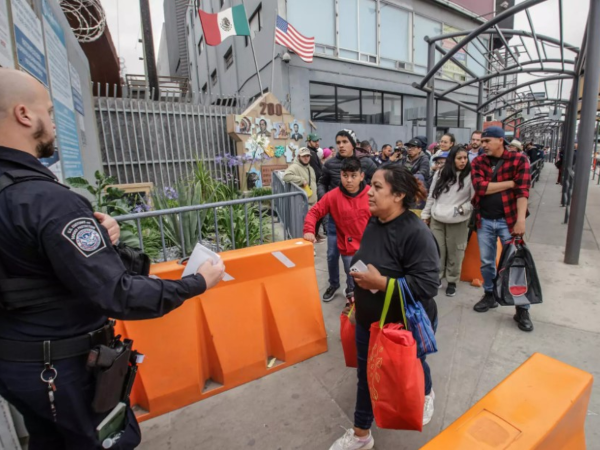 Los bomberos descubrieron el sitio el lunes por la tarde en el barrio obrero de Queens.