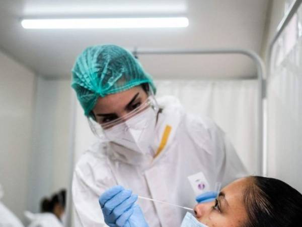 La mujer no se había colocado las vacunas para el covid ni la gripe. Foto: AFP