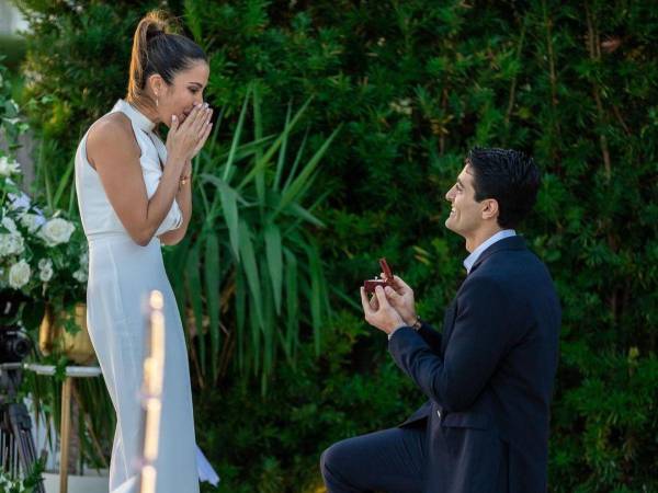 Momento en que Anuar Zidan le pedía matrimonio a Maity.