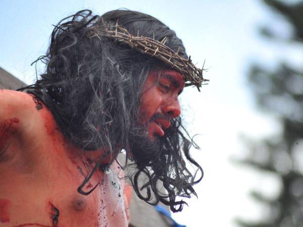 El Vía Crusis realizado por la iglesia El Calvario de Comayagüela se ha convertido en los últimos años en una de las más dramáticas, impactantes y conmovedoras que se realizan en el país en el Viernes Santo durante la Semana Santa.