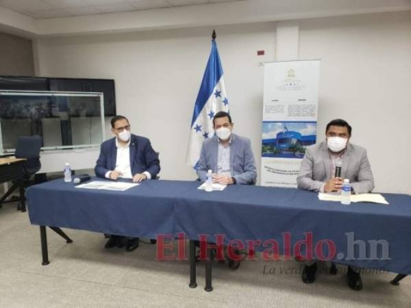 A su regreso de la gira de dos semanas en Europa, el canciller Lisandro Rosales y el coordinador del gobierno, Carlos Madero, dieron detalles. Foto: El Heraldo