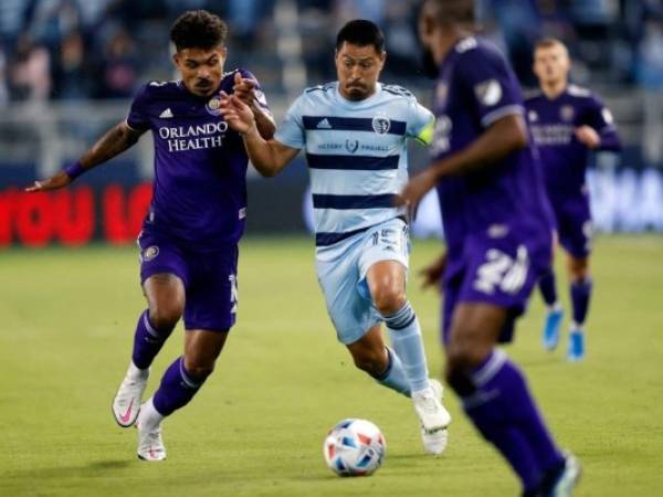 Roger Espinoza completó su segundo partido como titular en la actual temporada de la MLS. Foto: AFP