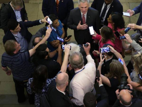 El presidente de la Cámara de Representantes de EEUU Kevin McCarthy en declaraciones a la prensa.