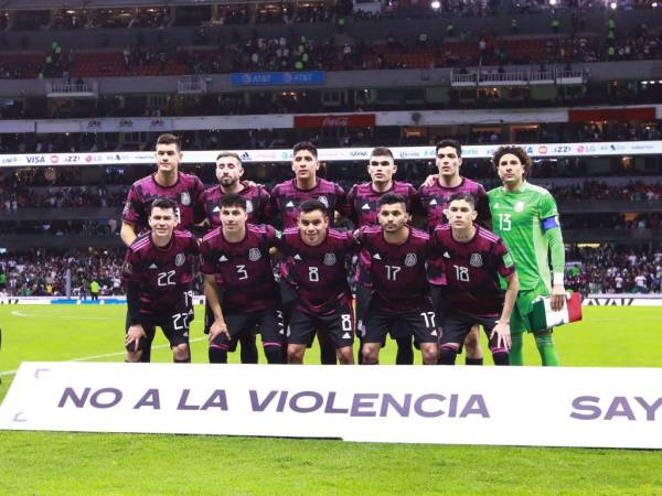 Luego de haber empatado 0-0 ante Estados Unidos en el Estadio Azteca, la Selección de México llega con la presión de sellar su pase al Mundial de Qatar 2022 ante la ya eliminada Honduras en San Pedro Sula. El equipo de Gerardo “Tata” Martino, hoy dirigido por su asistente Jorge Thieler, no quiere riesgos y esta tarde parte con todas sus figuras en una cancha que no le trae buenos recuerdos al Tricolor.