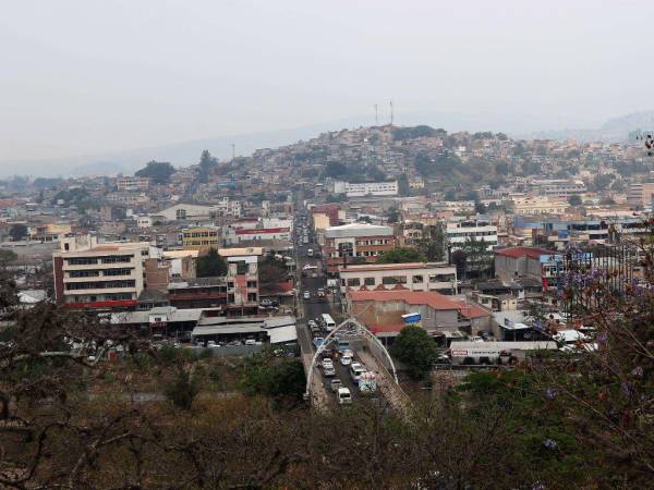 La gemela de Tegucigalpa está cerca de las represas, pero eso no ha asegurado un servicio de agua potable eficiente.