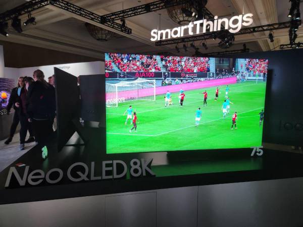 (1) La línea Neo QLED a resolución 8K destaca por sus colores vibrantes. Prime Video y YouTube ya ofrecen contenido en 8K para estos TV.