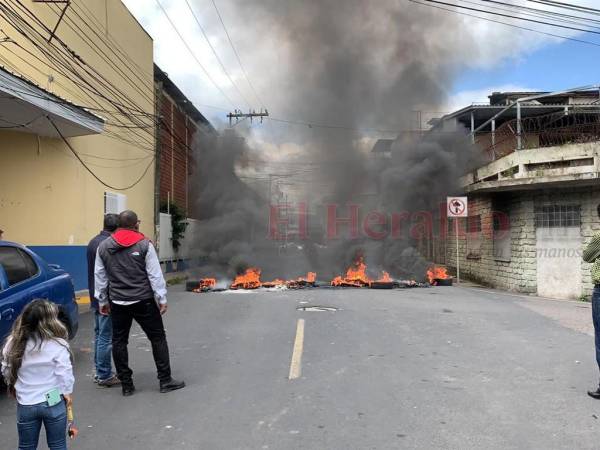 Por salarios atrasados y amenazas de despidos protestan empleados de Insep en la capital