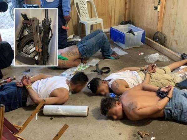 Unidades de inteligencia con apoyo de la Policía Preventiva llegaron a una vivienda que está en una zona apartada de El Ocotillo, San Pedro Sula, al norte de Honduras, donde capturaron a ocho pandilleros de esa banda criminal.