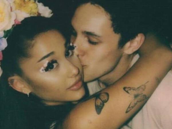 Ariana Grande y Dalton Gomez se divorciarán. La pareja habría terminado su matrimonio desde enero, pero como fue una constante a lo largo de la relación, decidieron mantener todo el proceso en privado. La cantante presentó una solicitud de divorcio este lunes en Los Ángeles. Grande citó “diferencias irreconciliables” como motivo de la disolución.