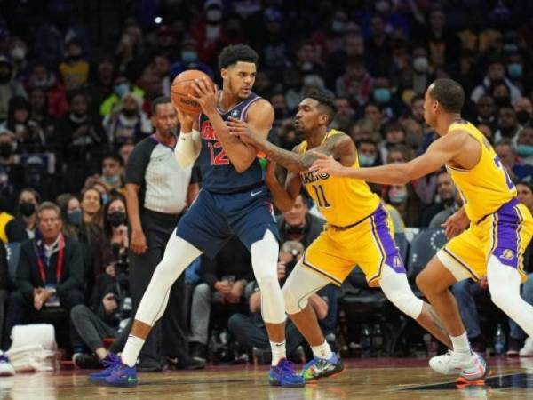 Los Lakers, que visitan el viernes a los Charlotte Hornets, caen a la novena posición de la Conferencia Oeste. Foto: AFP