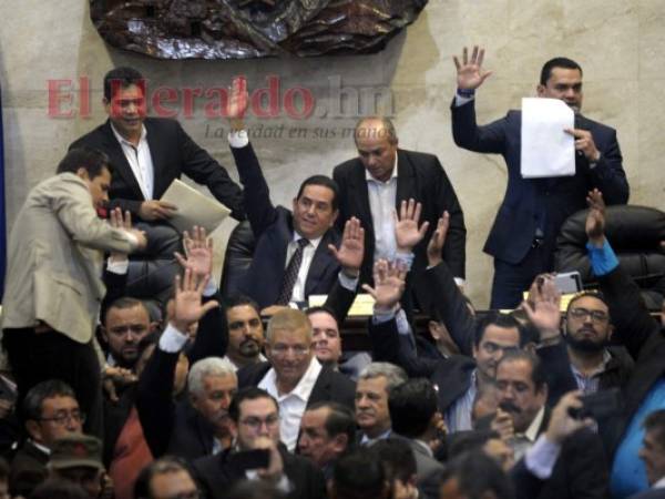 Debido a las discusiones y el ruido generado por los diputados, no se pudo contabilizar el número de votos con el que se apobaron los decretos. Foto: Archivo EL HERALDO.