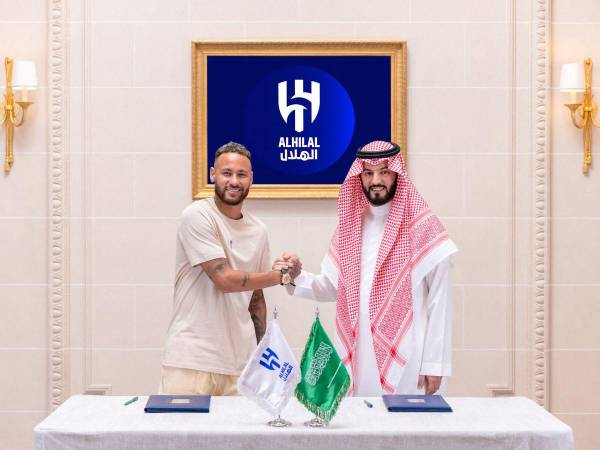 Neymar estampo su firma con Al Hilal y se convierte en la nueva figura que llega al fútbol de Arabia Saudita.