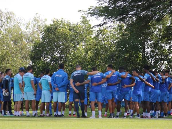 Los preparativos previo al encuentro en casa del Motagua contra el Vida han iniciado y han traído nuevas sorpresas en el campo de entrenamiento.