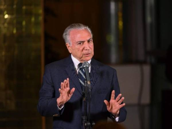 Temer, el presidente impopular que subió al poder en 2016 tras la destitución por el Congreso de la izquierdista Dilma Rousseff, le pasará la banda presidencial a Bolsonaro el próximo 1 de enero en Brasilia. (AFP)