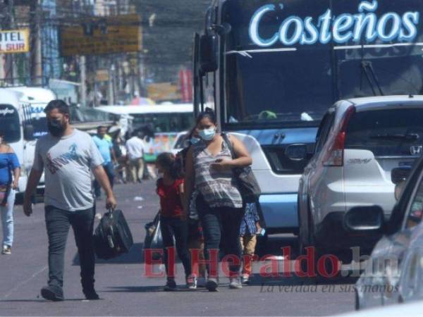 Como requisito, los adolescentes deberán presentar partida de nacimiento e ir acompañados de un adulto, mientras que las embarazadas deberán portar su carnet prenatal. Foto: El Heraldo