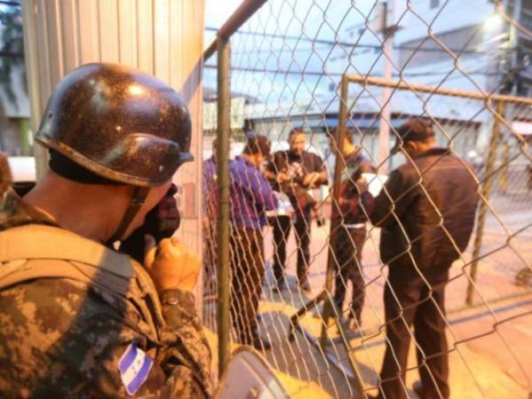 Los alrededores del Congreso Nacional fueron blindados para evitar disturbios de la Alianza de Oposición. (Foto: David Romero/ El Heraldo Honduras/ Noticias Honduras hoy)