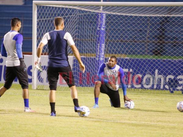 Según pudo conocer OPSA, el arquero de la Bicolor sufrió una sobrecarga muscular en la previa del encuentro.