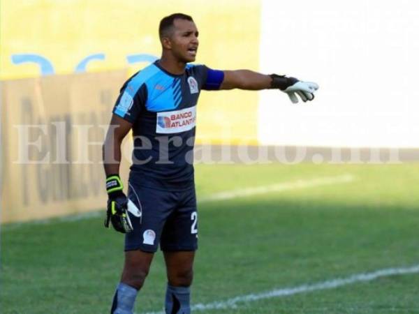 El arquero Donis Escober salió como titular en el duelo ante Social Sol, donde no utilizó la máscara de protección en el rostro (Fotos: Ronal Aceituno / Grupo Opsa)