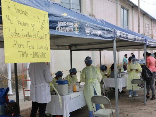 Desde tempranas horas inició la jornada de vacunación a los participantes de este punto de venta.