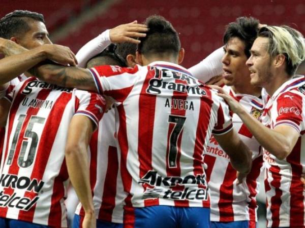 La Chivas continúan su dominió sobre su rival de ciudad. Foto: AFP