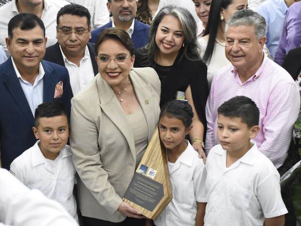 La Presidenta Xiomara Castro, líder de Honduras, inaugura la planta textil Northern Spinning Mills, fortaleciendo la inversión privada.