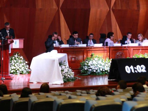 Las audiencias públicas a los aspirantes finalizaron el jueves y ayer se inició a evaluar cada una de las pruebas de confianza que la Junta Proponente realizó.